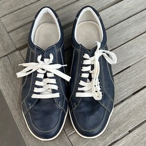 Excellent condition mens 9w Cole Hannah Nike Air leather sneakers . Navy blue